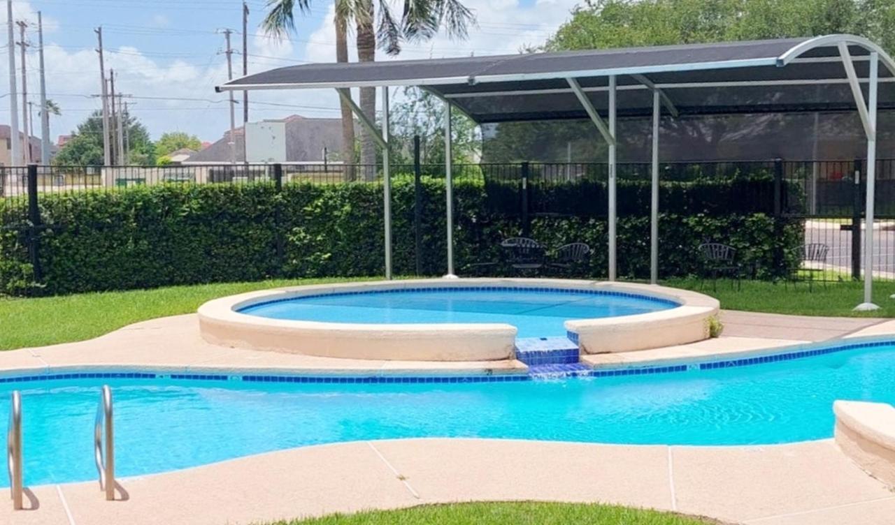 Beautifully Furnished 3Bd 2Br Pool Gated Condo In Mcallen, Tx 法尔 外观 照片