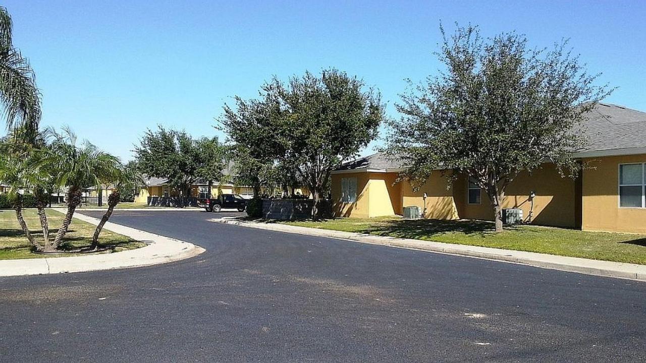 Beautifully Furnished 3Bd 2Br Pool Gated Condo In Mcallen, Tx 法尔 外观 照片